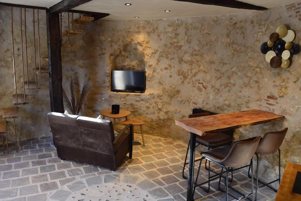 Apartment Tour Medievale Fortifiee Entierement Restaure