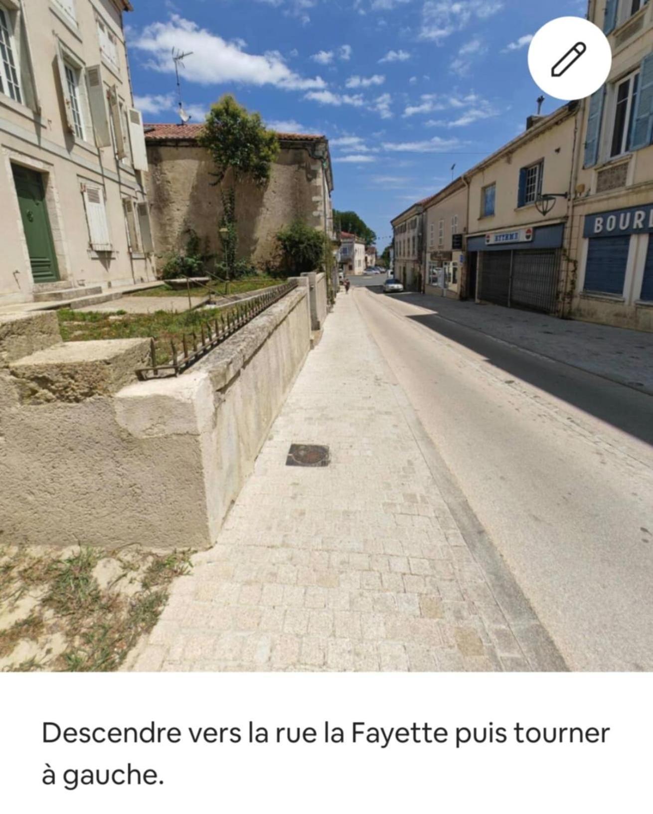 Tour Medievale Fortifiee Entierement Restaure Saint-Sever (Landes)